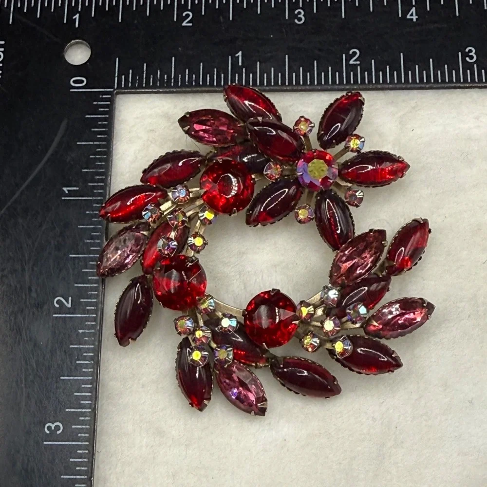 Vintage Rhinestone Brooch Red Flower Gold Tone Wreath